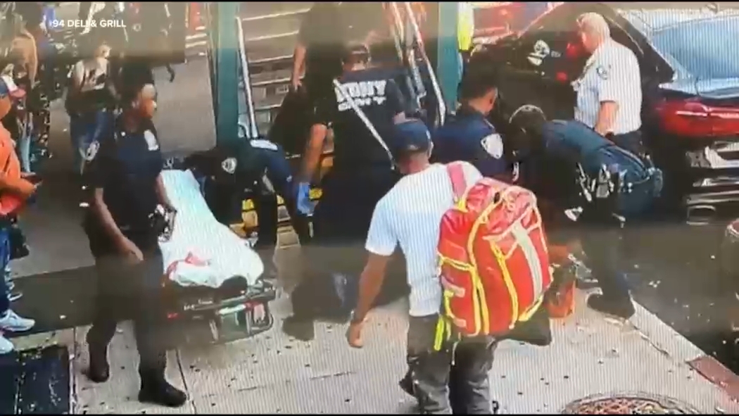 Image for Bystanders Chase Suspect Following Fatal NYC Subway Stabbing on J Train