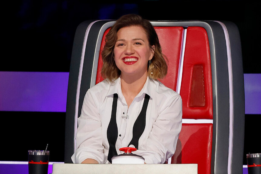 Image for Kelly Clarkson Advocates for Separate Music Charts for AI and Human Artists